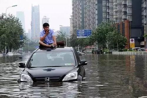 国内新闻头条爆料暴雨,紧急应对暴雨灾害，守护人民生命财产安全